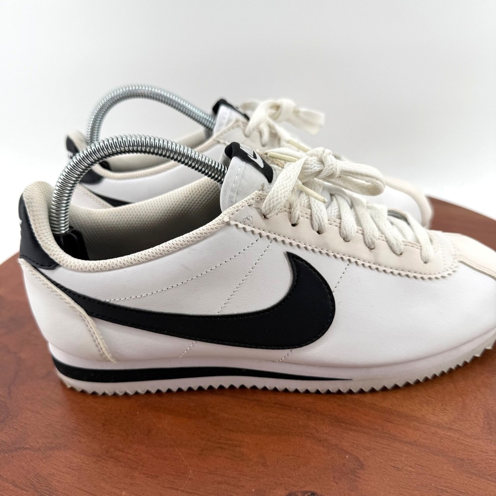 Nike Cortez Leather Sneakers White Black Retro 70s Classic 807471-101 Women 9.5